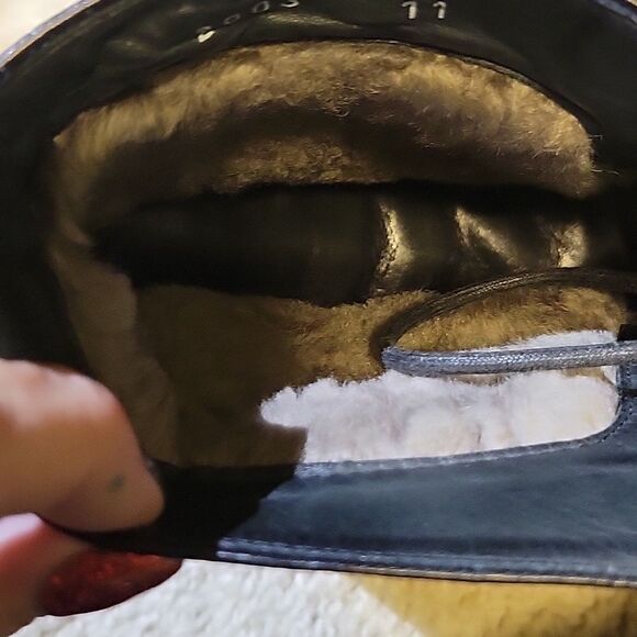 Size 11 Vibram Boots - Picture 5 of 5